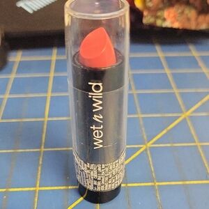 Wet n Wild's vibrant HOT PARIS Pink Lipstick New Sealed Tube